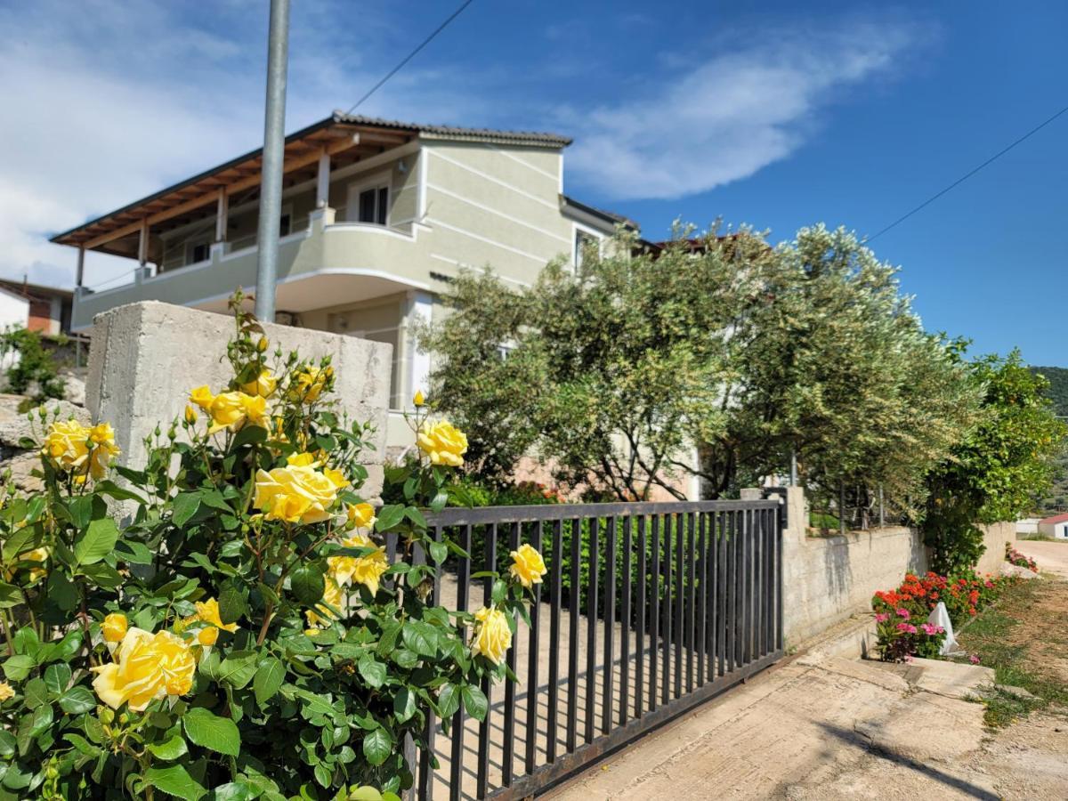 Spahiu Guesthouse Ksamil Exterior foto